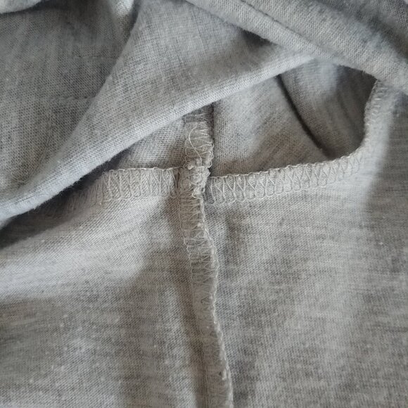 4/$20 Light grey tee shirt T-shirt with embroidered pink rose appliques Medium - Picture 7 of 11